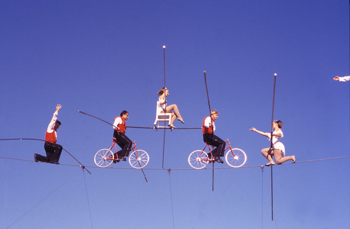 Caterina Verde - The Flying Wallendas as replicators of human behavior