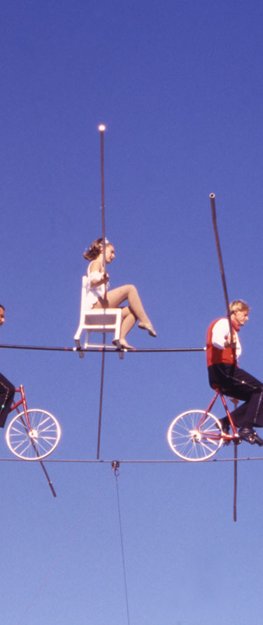 Caterina Verde - The Flying Wallendas as replicators of human behavior